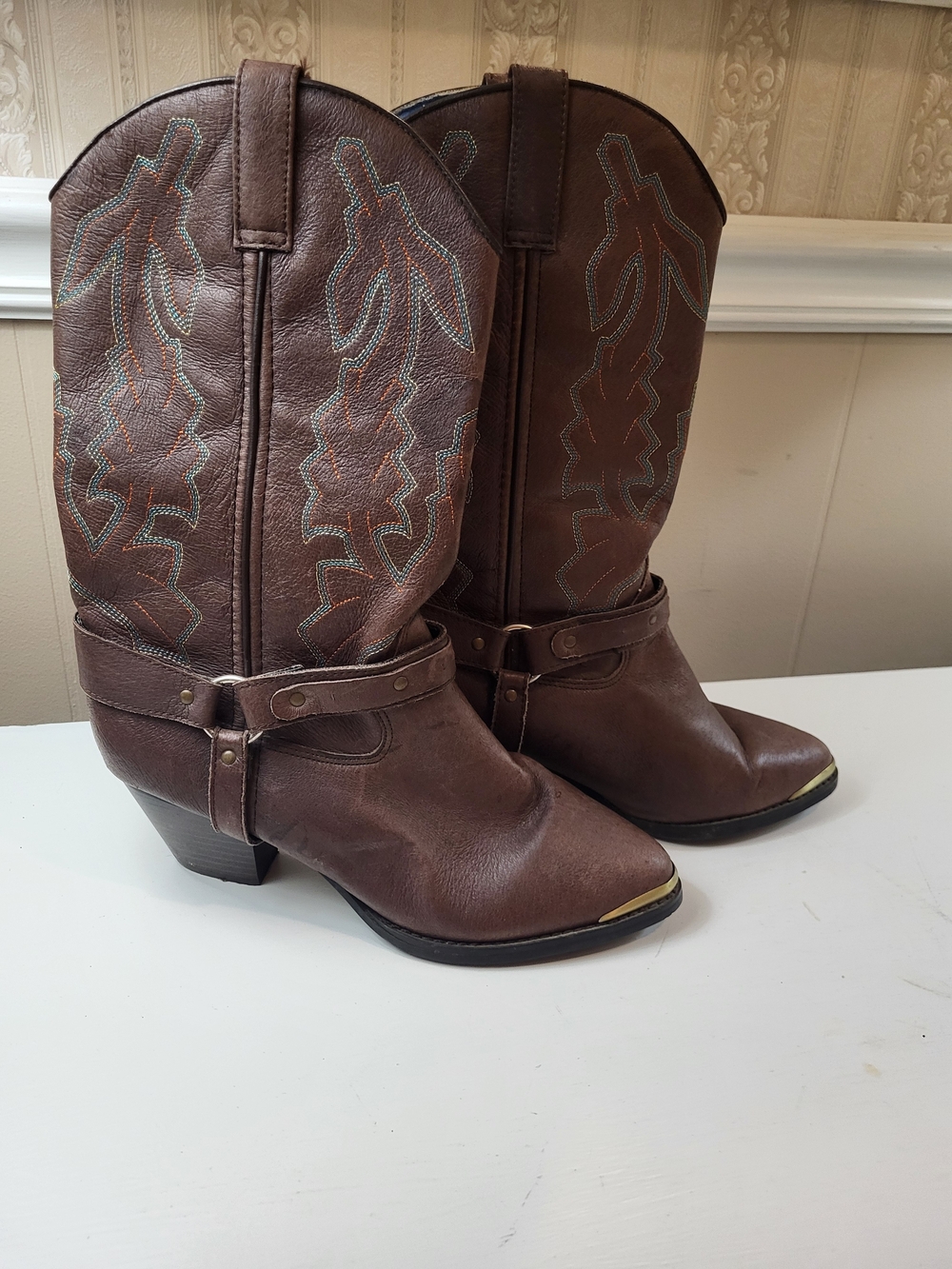 dingo Brown Leather Western Harness Boots with Turquoise Stitching